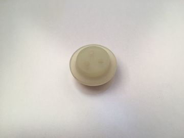 Piezas de goma moldeadas silicón claro del color con enchufe del caucho de tres el pequeño agujeros