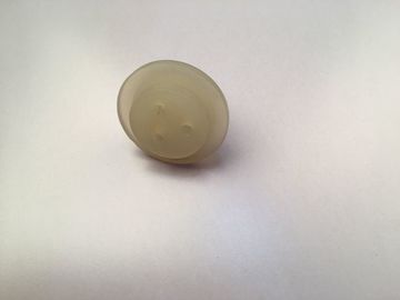 Piezas de goma moldeadas silicón claro del color con enchufe del caucho de tres el pequeño agujeros